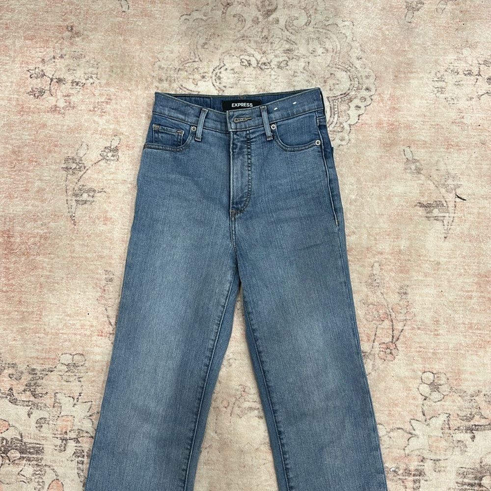 Express Super High Rise Straight Jeans - Picture 3 of 7